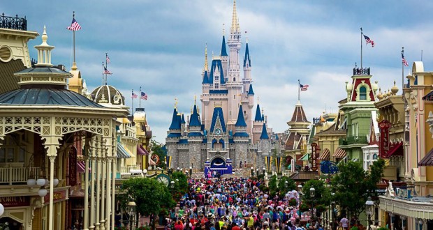 cinderellas-castle-main-street-crowd-fb-crop-620x330